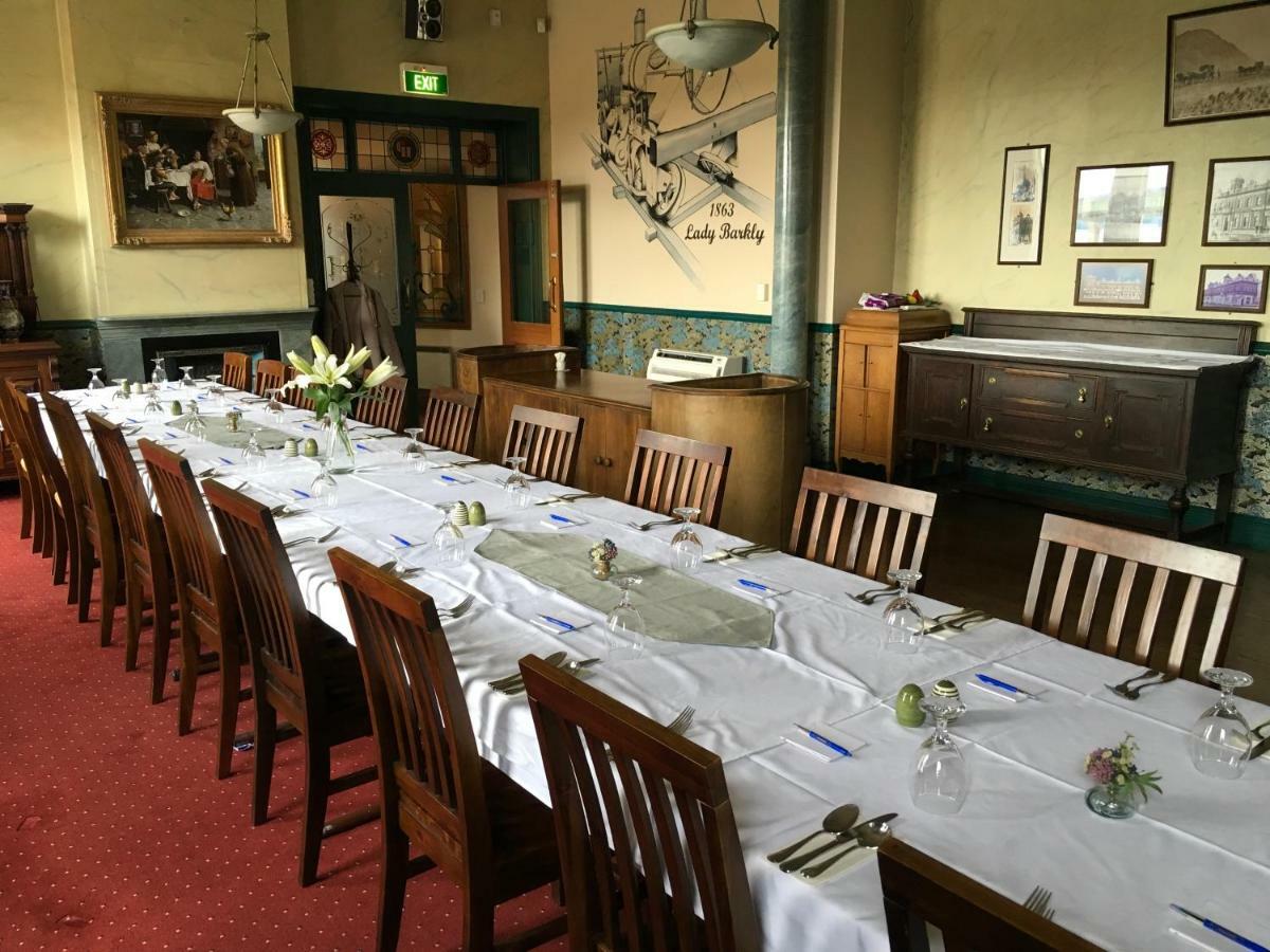 Victoria Railway Hotel Invercargill Extérieur photo